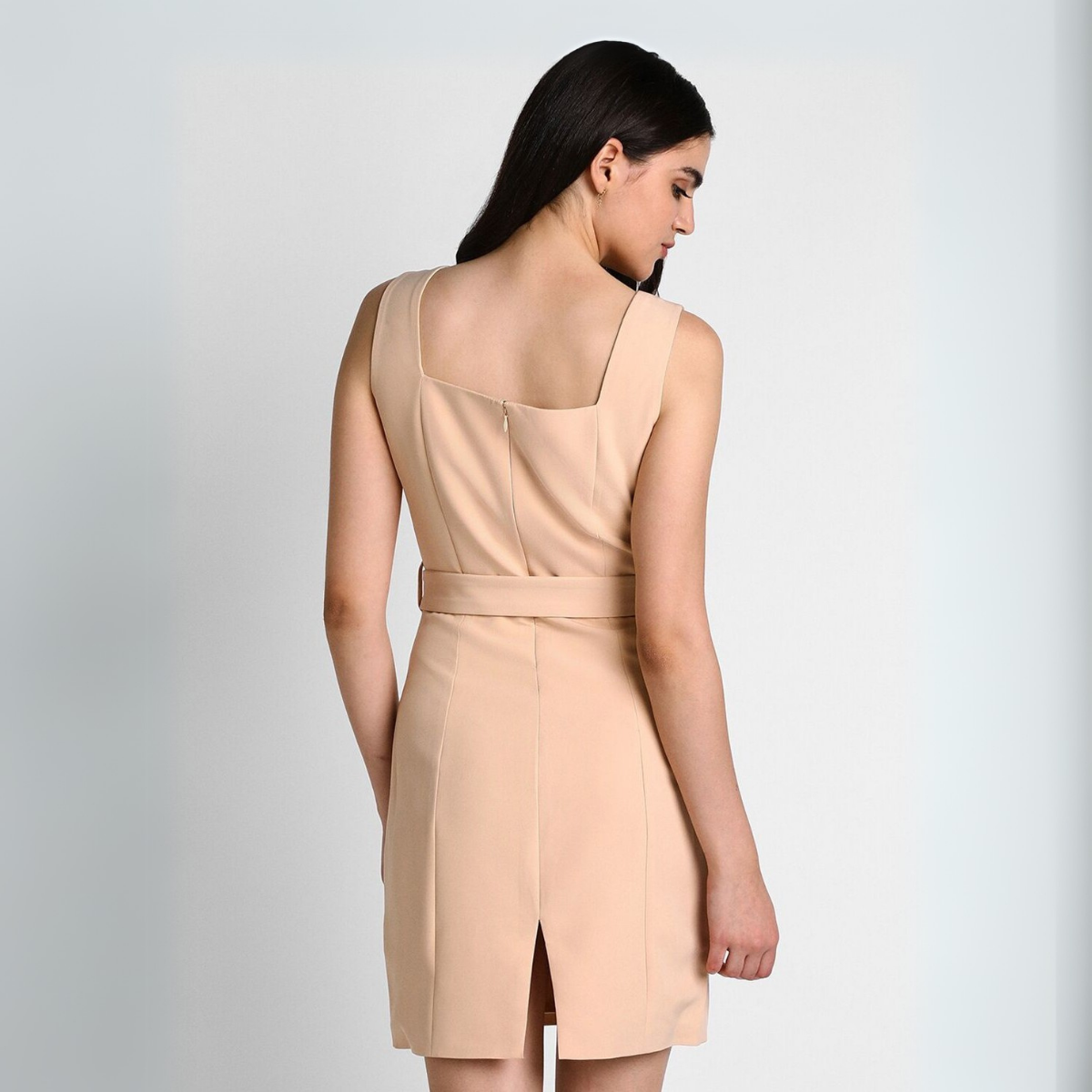 Pack of 4 Women’s Dresses: Chic, Trendy, and Timeless