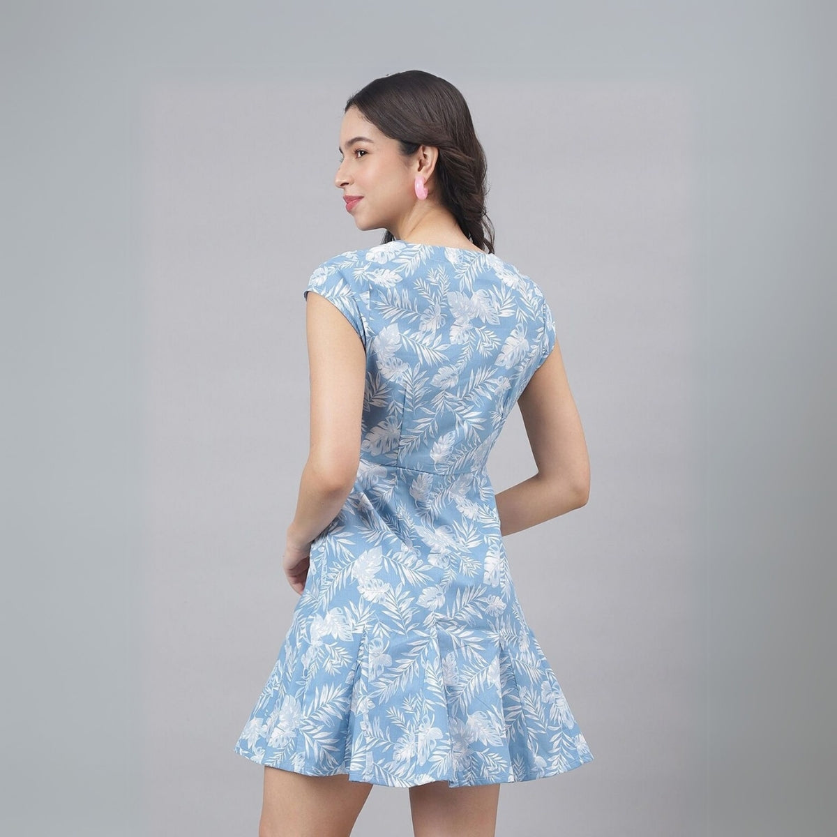 Pack of 4 Women’s Dresses: Chic, Trendy, and Timeless